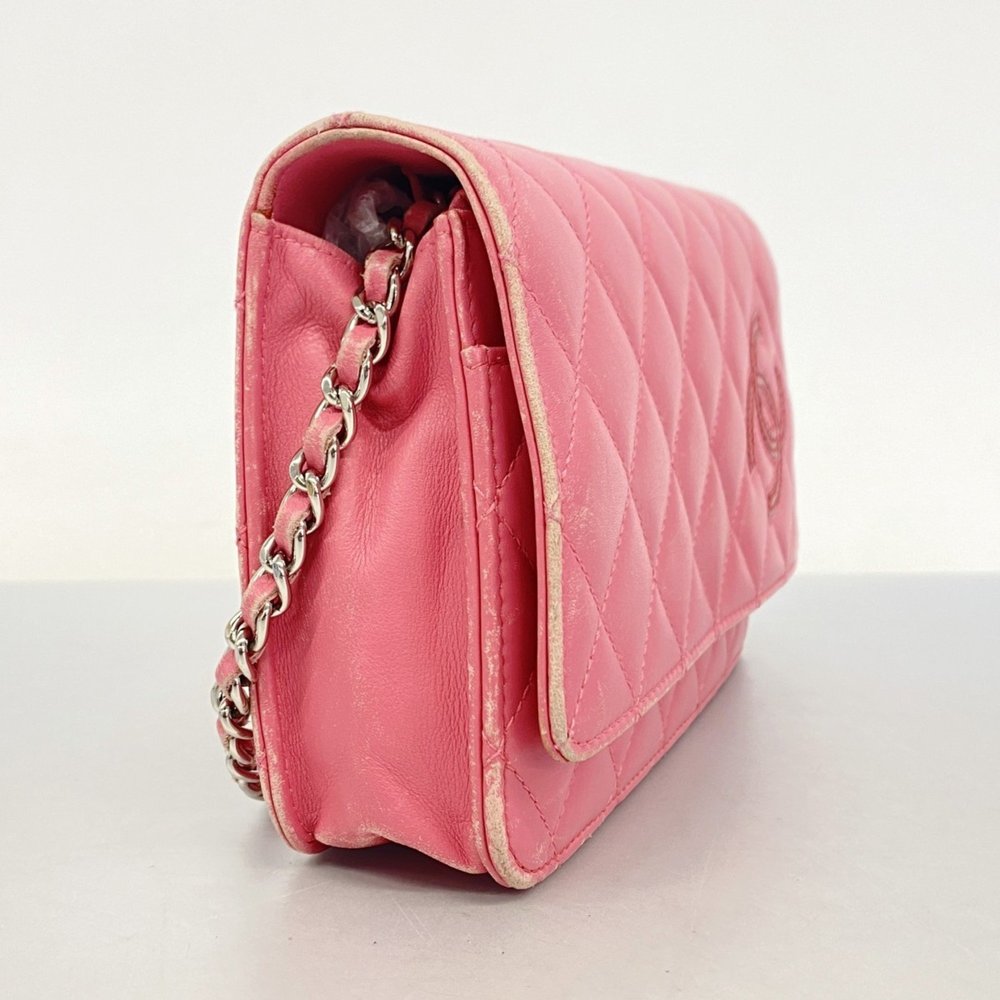 CHANEL Pink Lambskin Leather Wallet - Picture 2 of 12